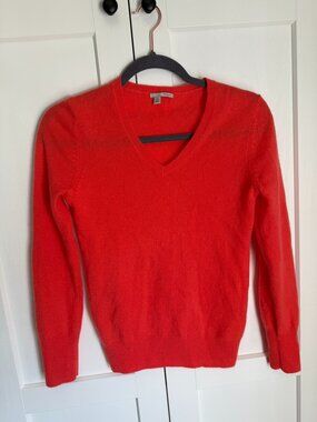 Fall V-Neck Halogen 100% Cashmere xs petite sweater